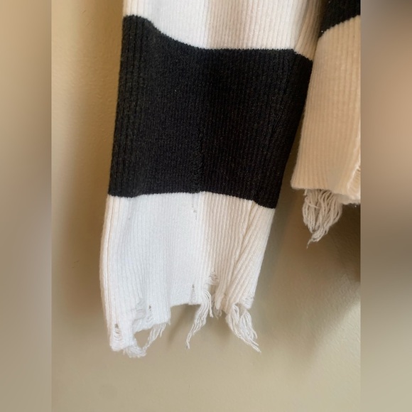 Mazik distressed holes sweater large stripes crew neck - Picture 2 of 10